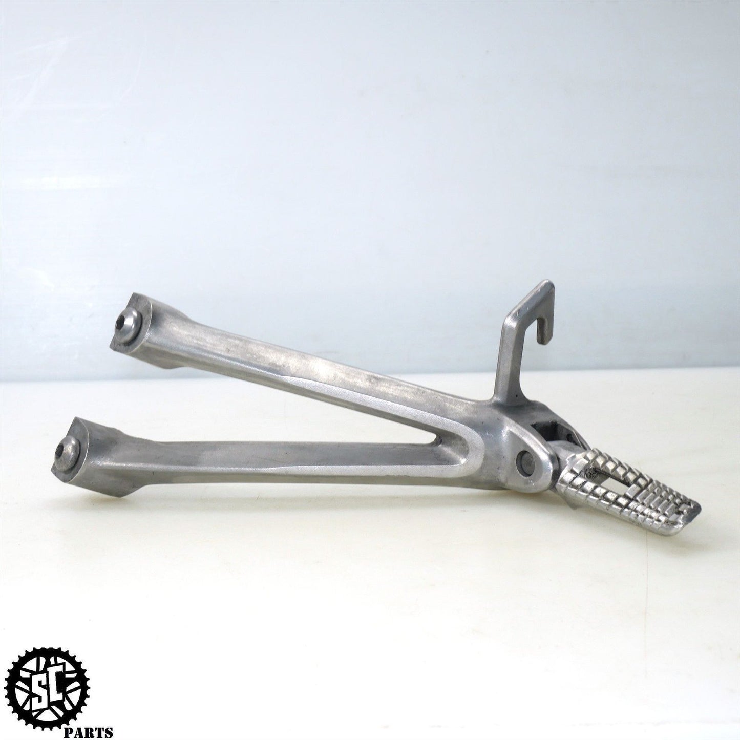 2007 SUZUKI GSXR 600 REAR PASSENGER BACK PEGS S71