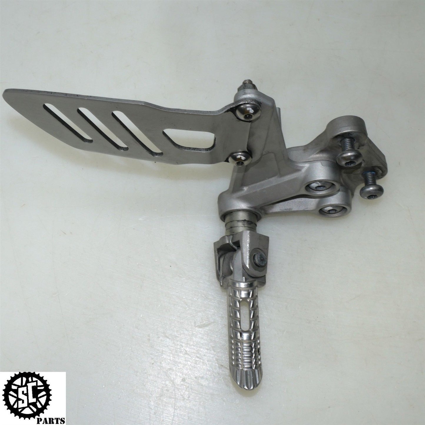 2008 SUZUKI GSXR 1000 RIGHT REARSET FOOT PEG BRACKET S50