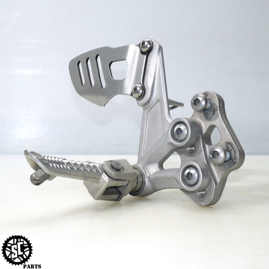 2008 SUZUKI GSXR 1000 RIGHT REARSET FOOT PEG BRACKET S50