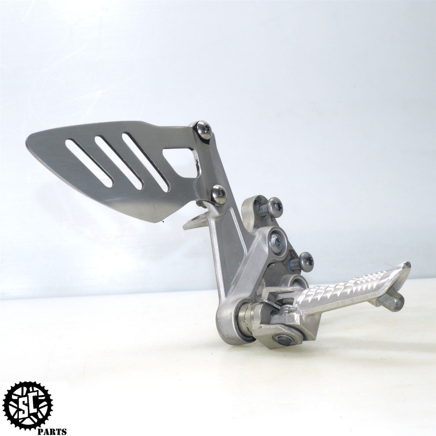 2008 SUZUKI GSXR 1000 RIGHT REARSET FOOT PEG BRACKET S50