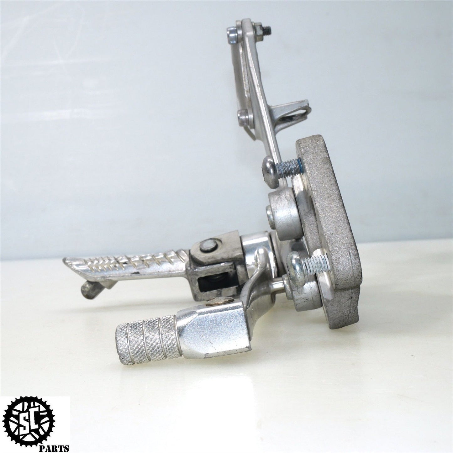 2008 SUZUKI GSXR 600 RIGHT REARSET PEG BRACKET BRAKE PEDAL S54