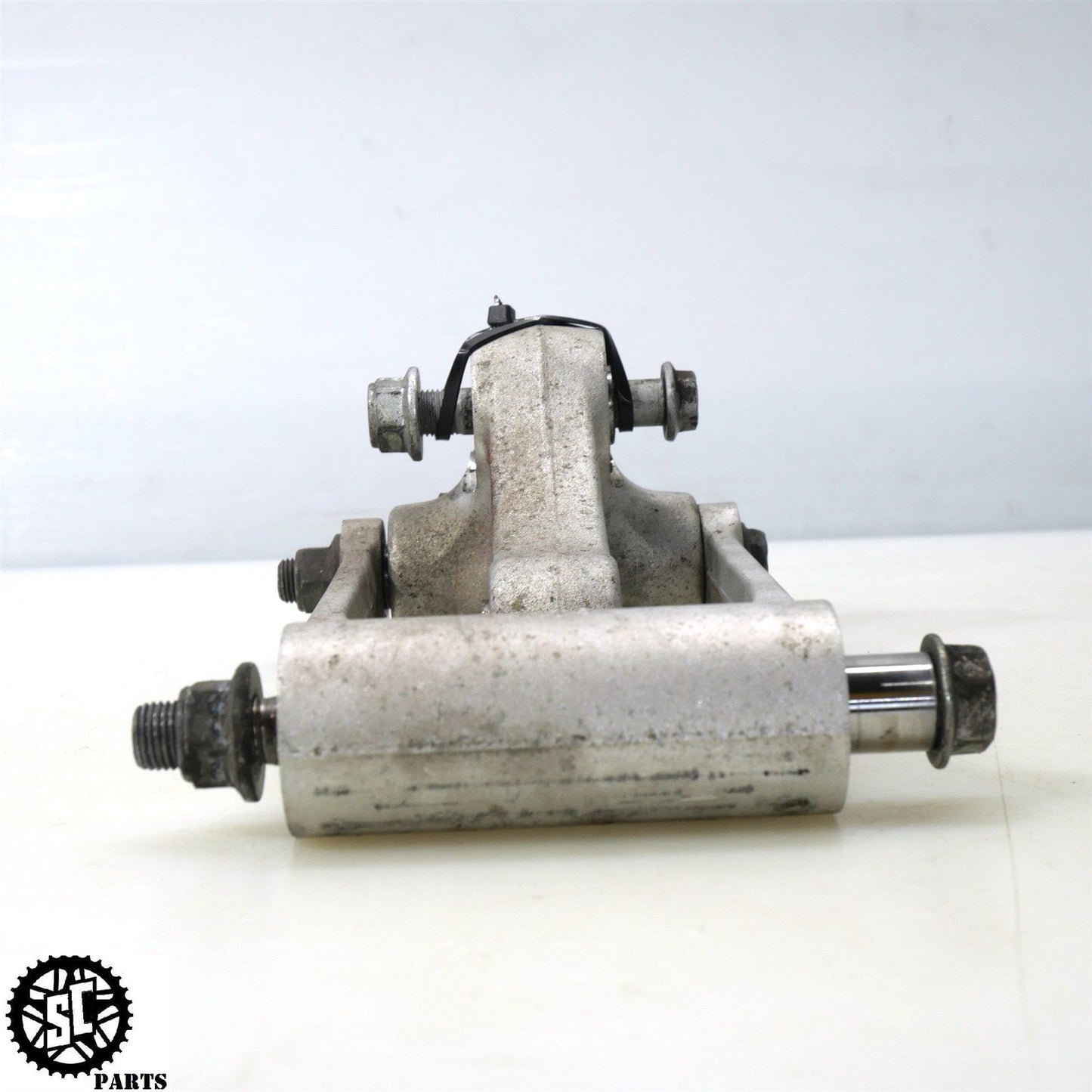 2007 SUZUKI GSXR 600 REAR SHOCK SUSPENSION LINKAGE S67