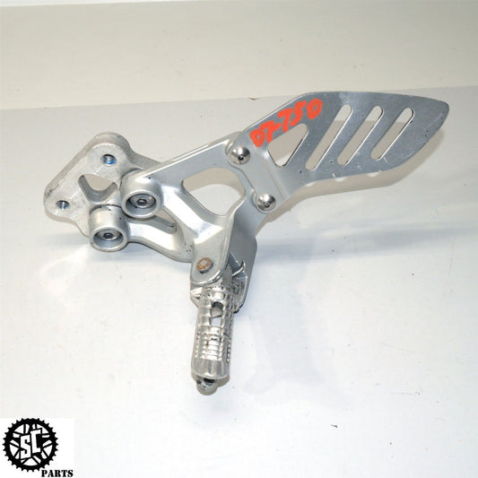 2007 SUZUKI GSXR 750 LEFT REARSET FRONT PEG BRACKET S45