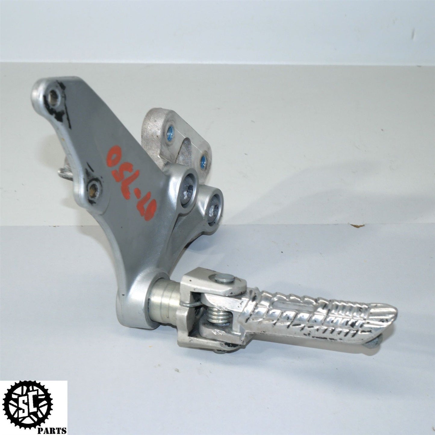 2007 SUZUKI GSXR 750 RIGHT REARSET FRONT FOOT PEG BRACKET S45