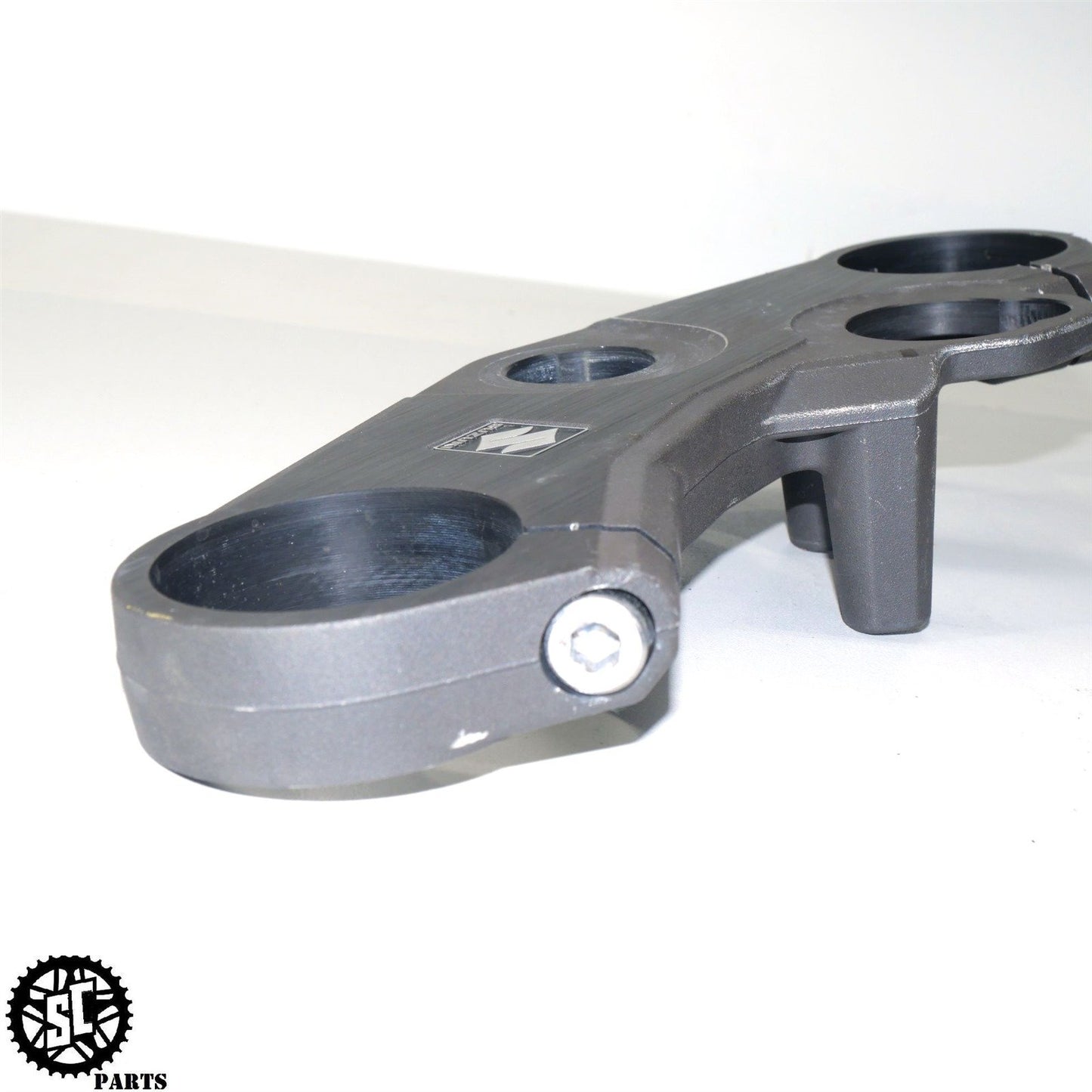 2007 SUZUKI GSXR 750 UPPER TRIPLE TREE FORK CLAMP S45