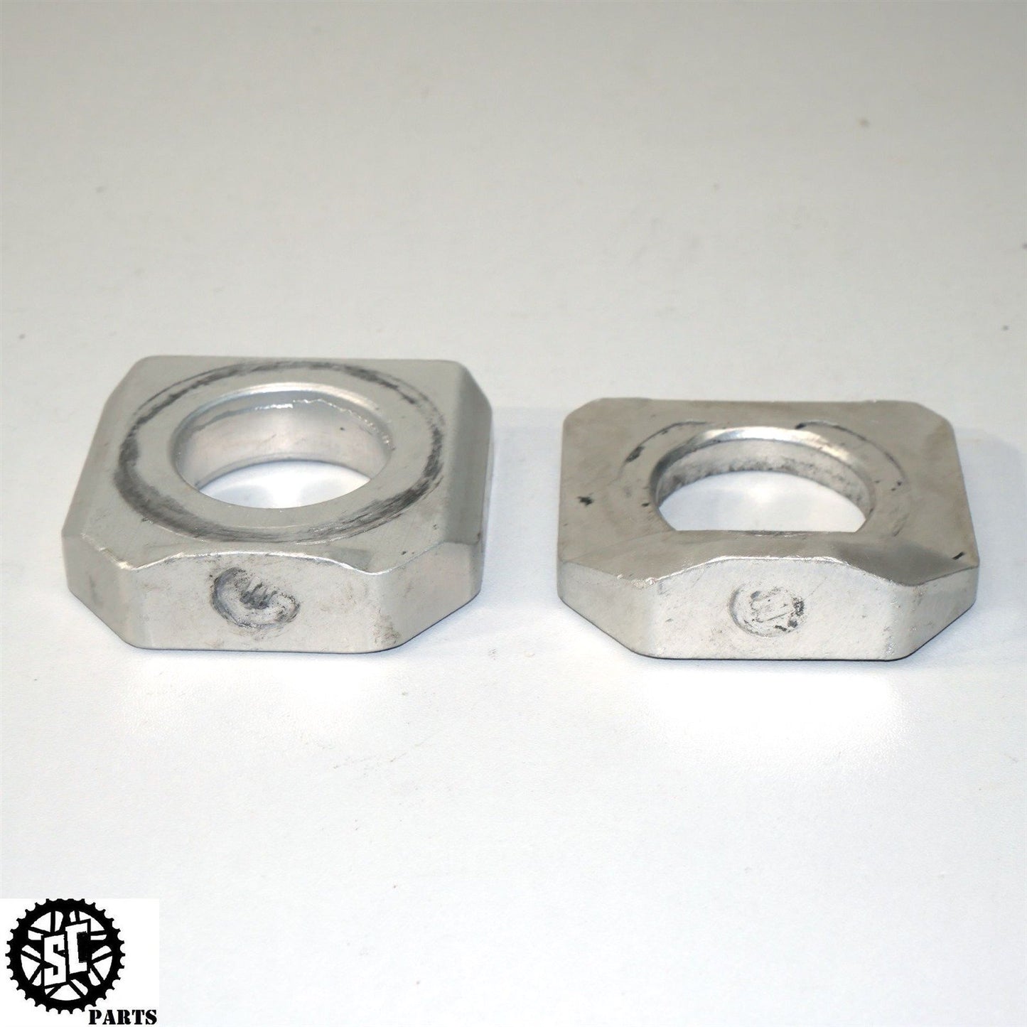 2007 SUZUKI GSXR 750 REAR AXLE BLOCKS CHAIN ADJUSTER S45