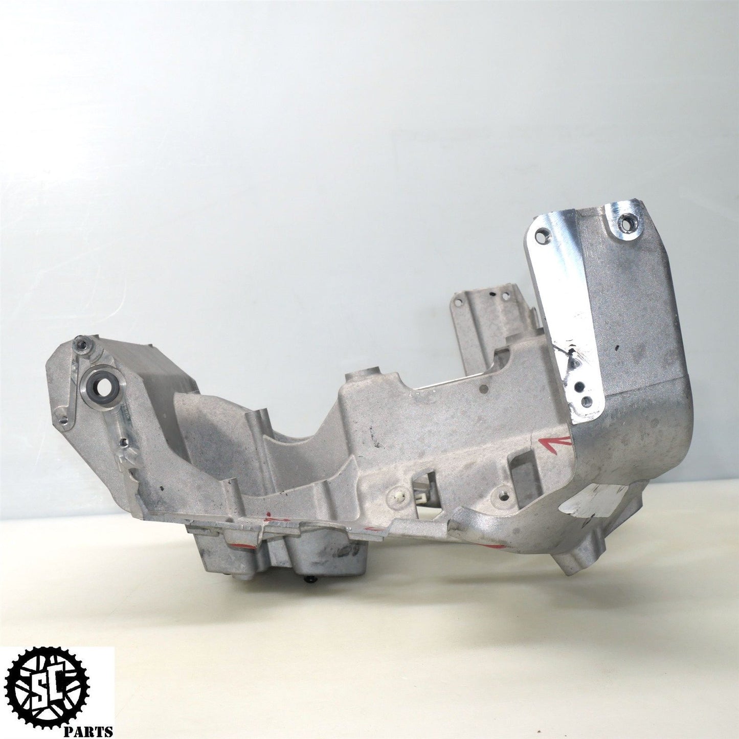 2023 20-24 INDIAN CHALLENGER FRONT UPPER FAIRING STAY BRACKET 5639343 HD54