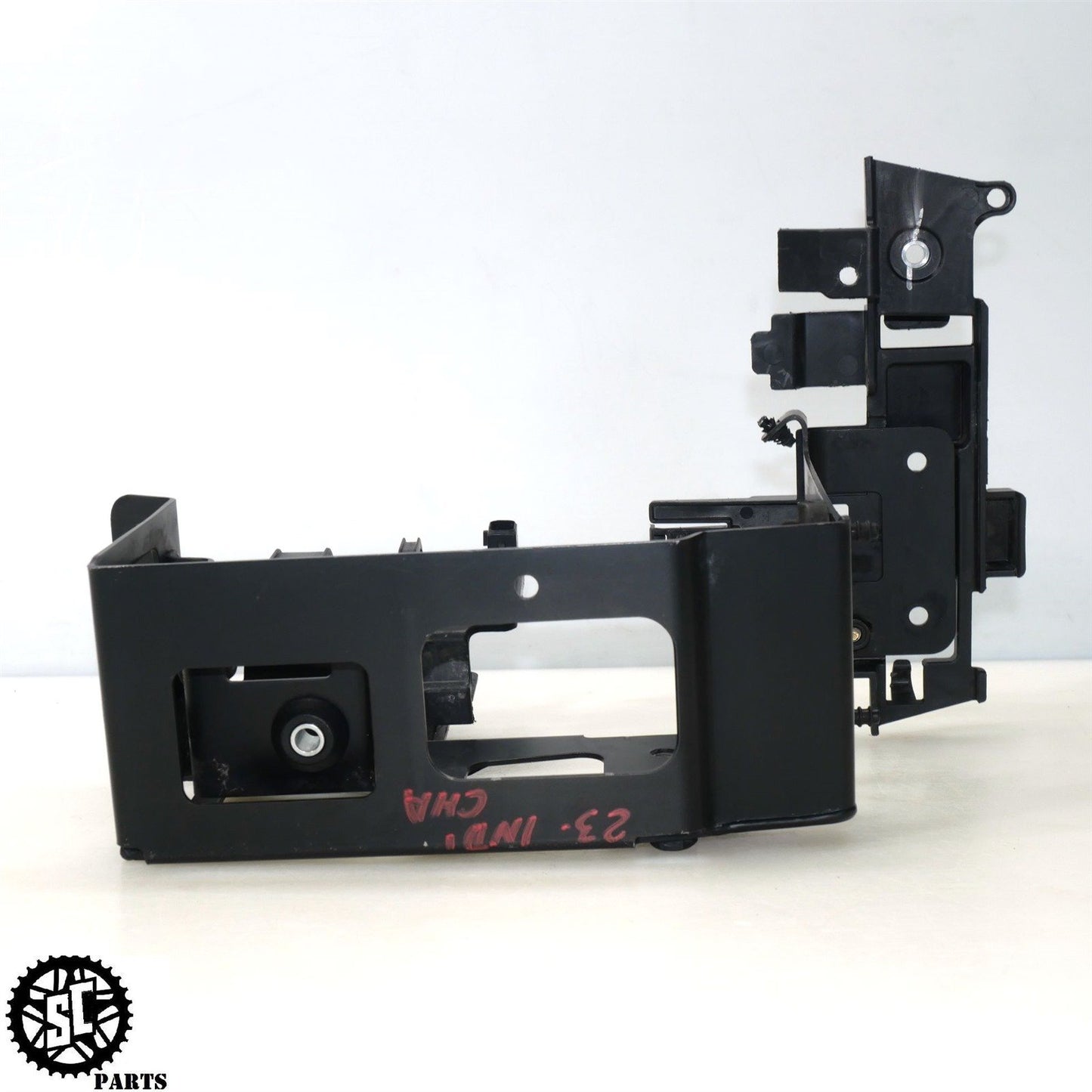2023 20-24 INDIAN CHALLENGER ABS PUMP ECM MOUNT BRACKET 5522319 1026904-329 HD54