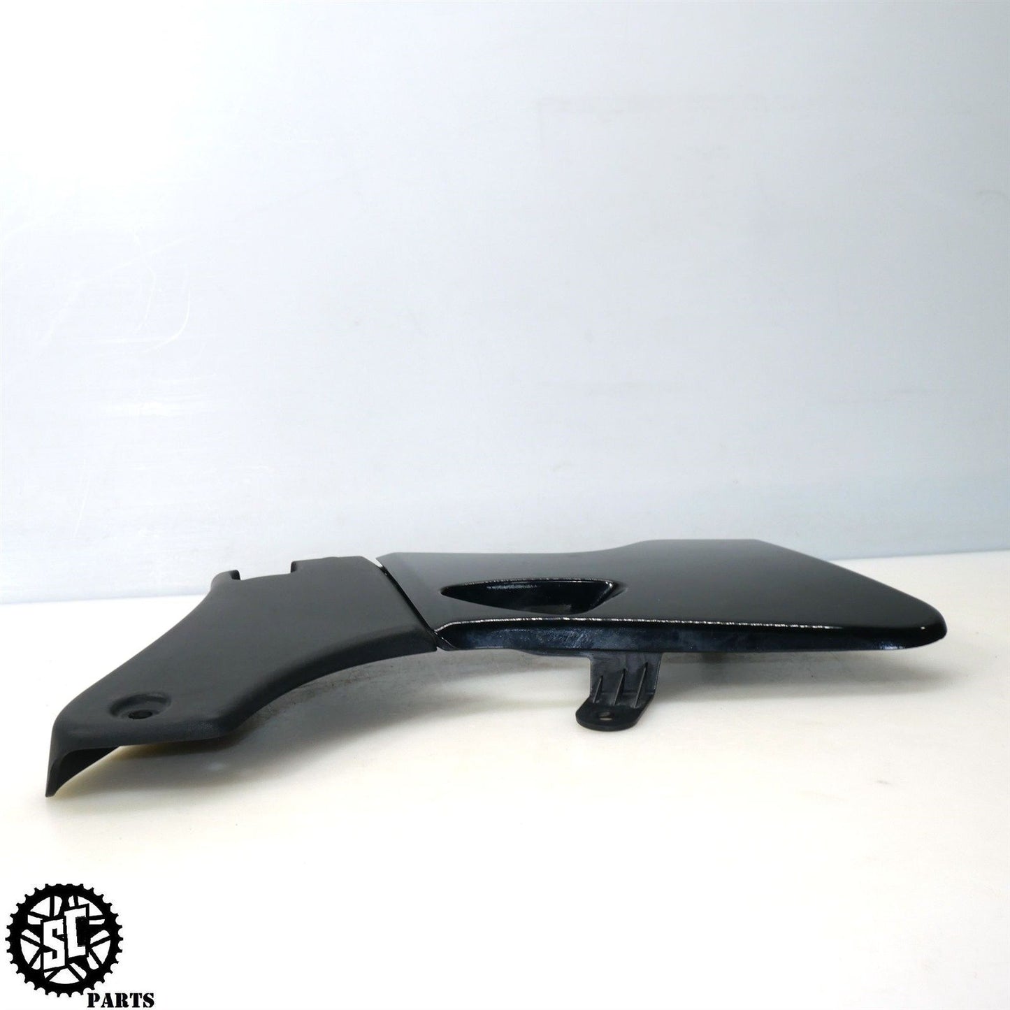 2023 20-24 INDIAN CHALLENGER LEFT LOWER SIDE FAIRING FRAME COVER 5458867 HD54