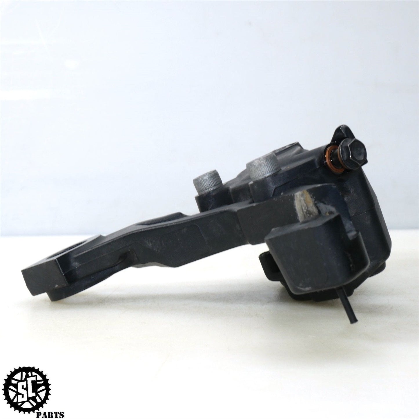 2019 HARLEY DAVIDSON ROAD GLIDE REAR BRAKE CALIPER BRACKET HD56