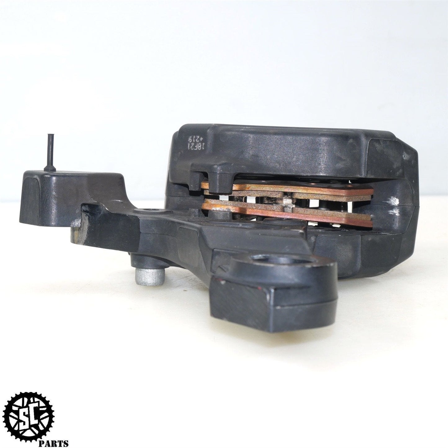 2019 HARLEY DAVIDSON ROAD GLIDE REAR BRAKE CALIPER BRACKET HD56