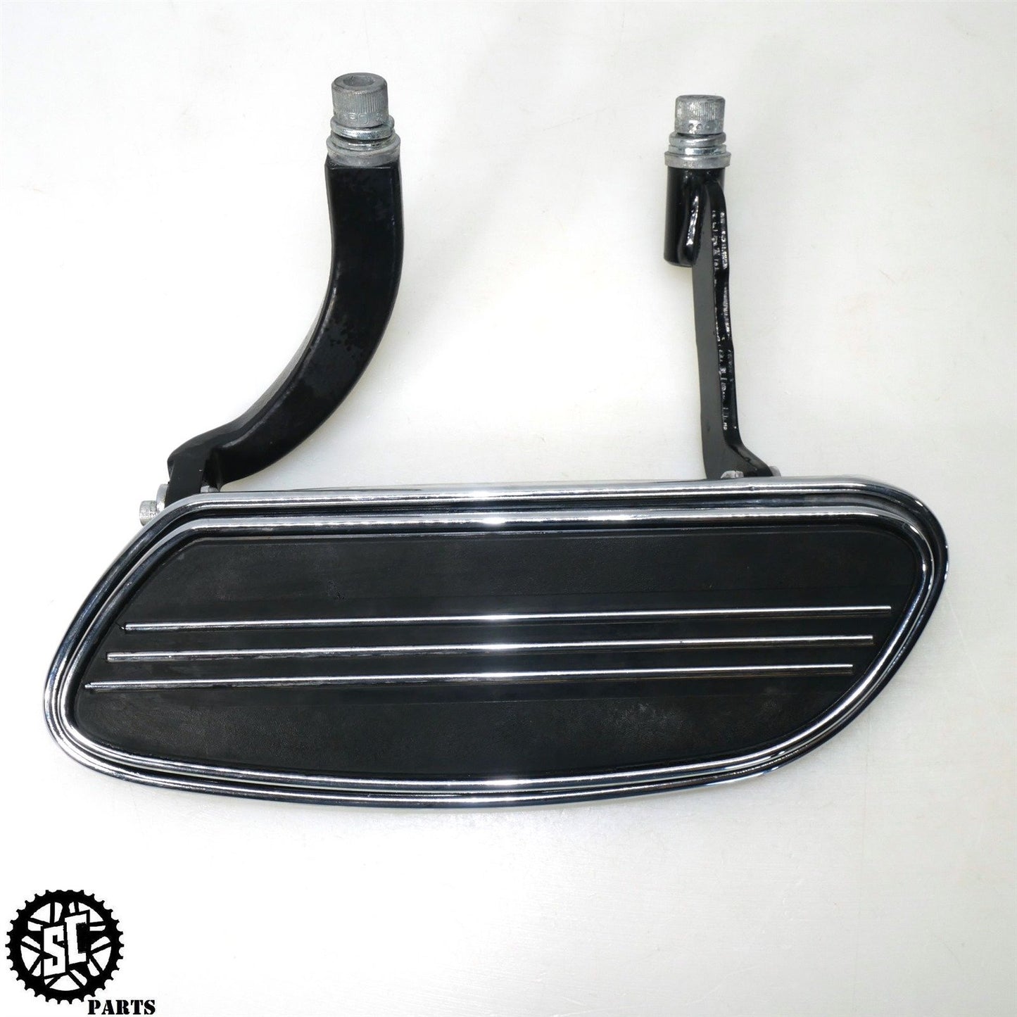 2008 HARLEY DAVIDSON STREET GLIDE FRONT FLOORBOARD BRACKET HD57