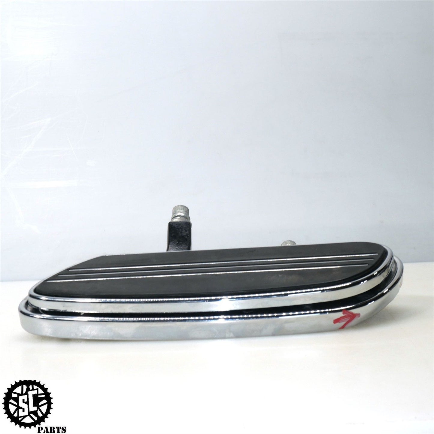 2008 HARLEY DAVIDSON STREET GLIDE FRONT FLOORBOARD BRACKET HD57