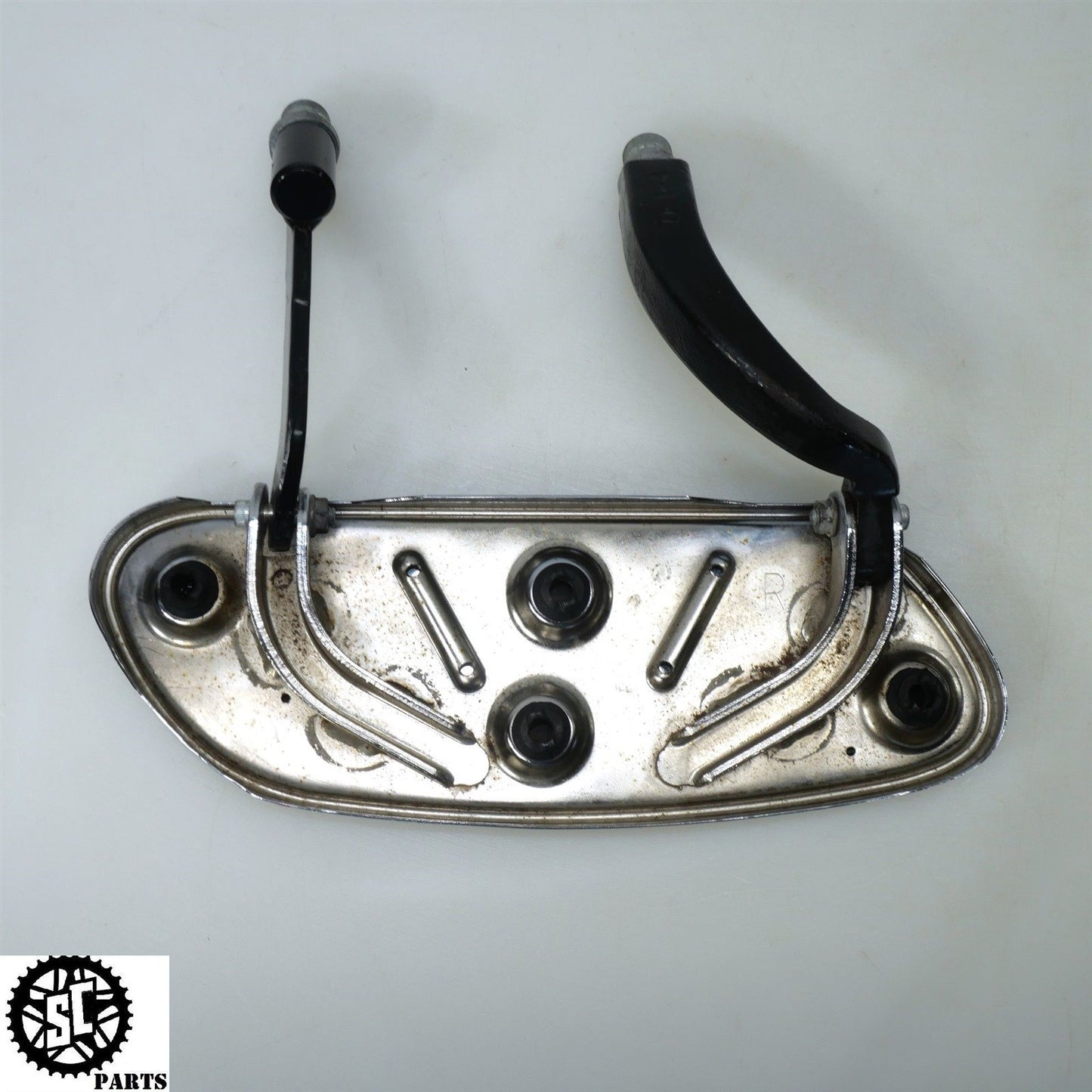 2008 HARLEY DAVIDSON STREET GLIDE FRONT FLOORBOARD BRACKET HD57