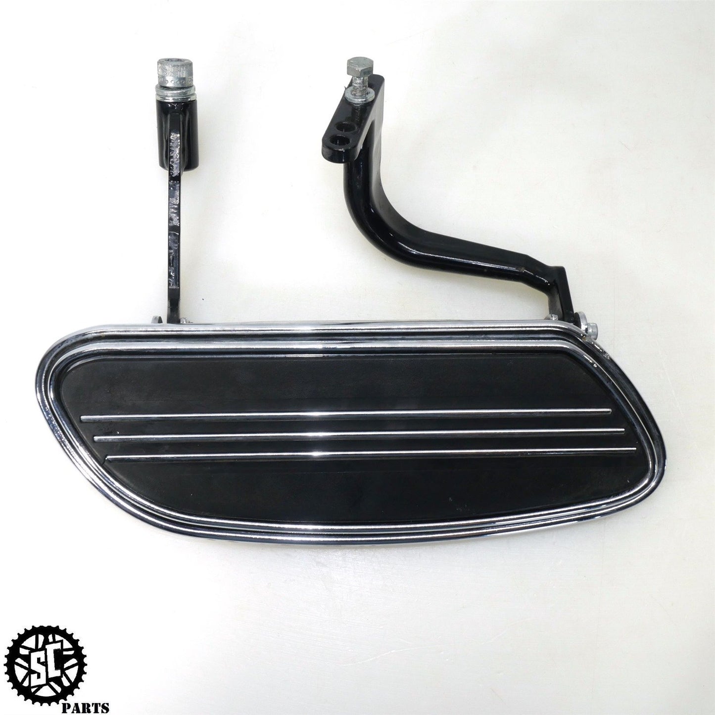 2008 HARLEY DAVIDSON STREET GLIDE FRONT FLOORBOARD BRACKET HD57