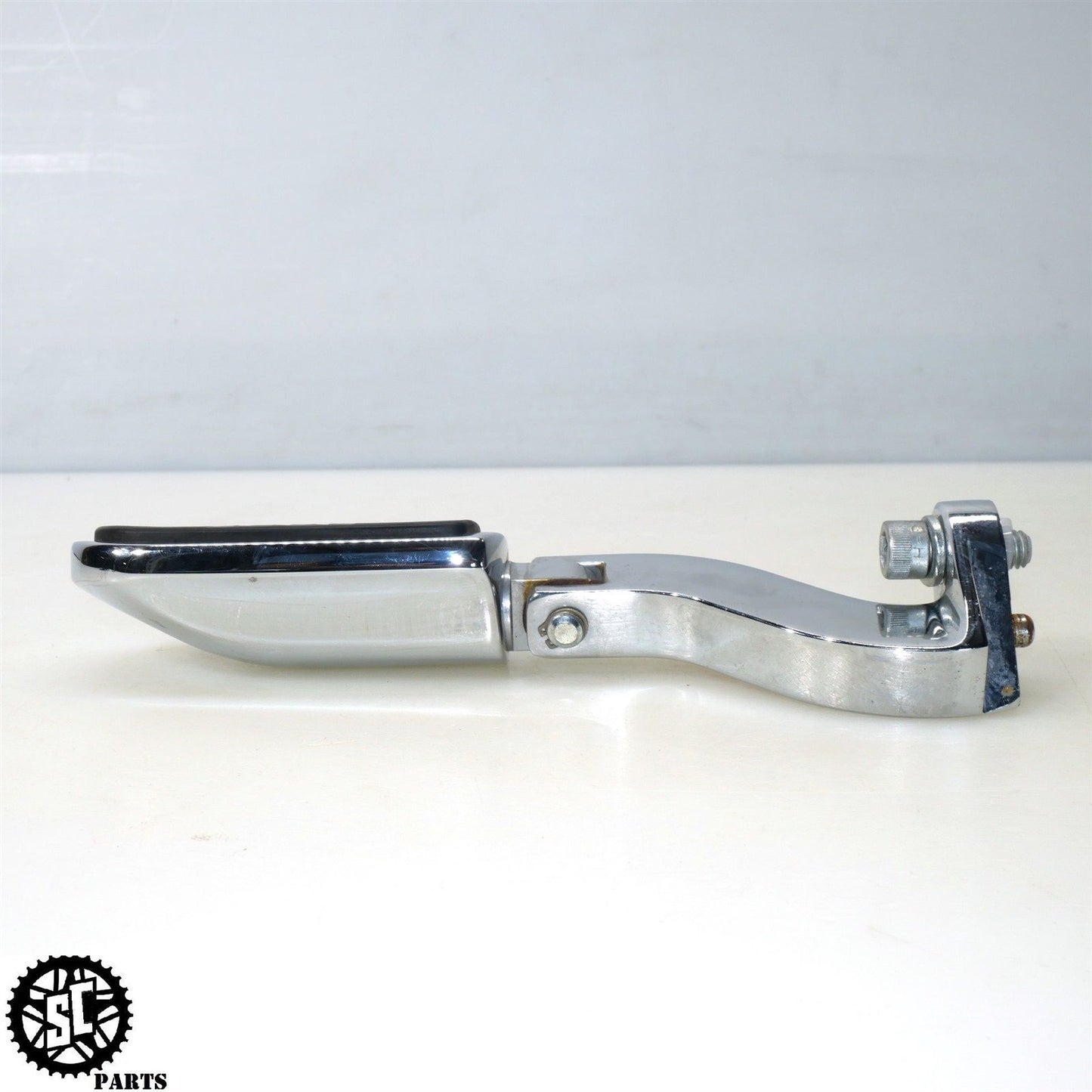 2008 HARLEY DAVIDSON STREET GLIDE REAR PASSENGER FOOT PEG BRACKET CHROME HD57