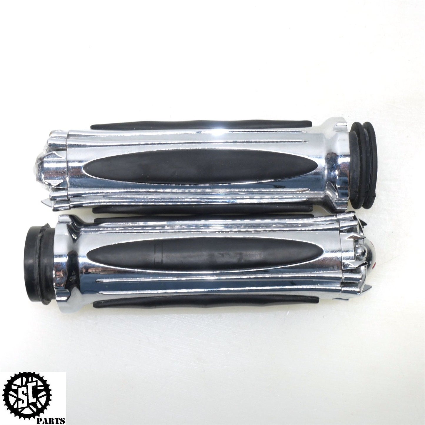 2009 HARLEY DAVIDSON STREET GLIDE Kuryakyn WIDOW GRIPS 6275 HD57