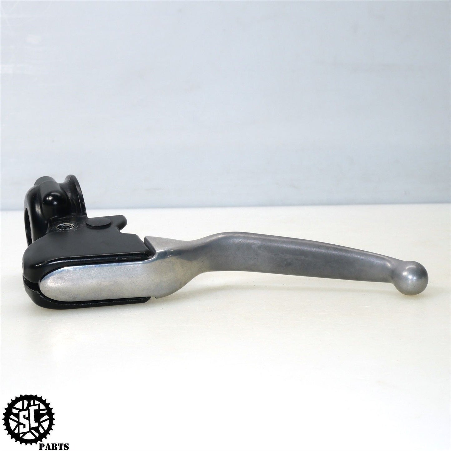 2008 HARLEY DAVIDSON STREET GLIDE CLUTCH PERCH CABLE LEVER BRACKET HD57