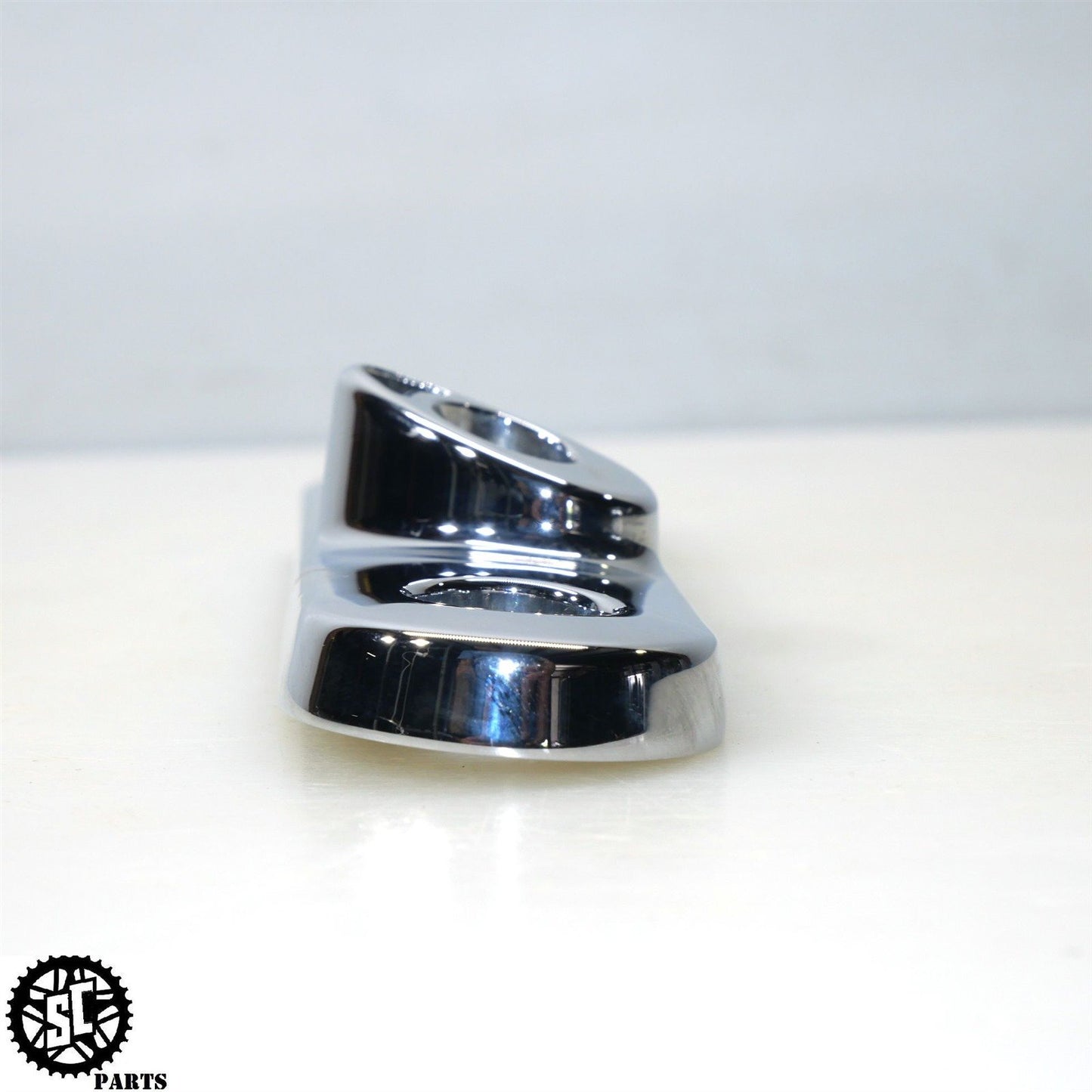 HARLEY DAVIDSON STREET GLIDE FRONT RIGHT TURN SIGNAL MOUNT BRACKET HD57