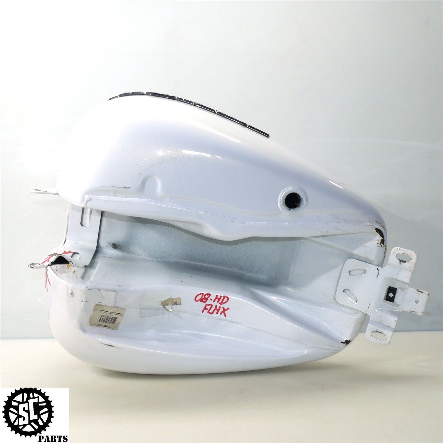 08-20 HARLEY DAVIDSON STREET GLIDE GAS FUEL TANK HD57