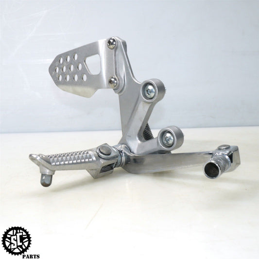 2004 2005 SUZUKI GSXR 600 RIGHT REARSET FOOT PEG BRACKET S51