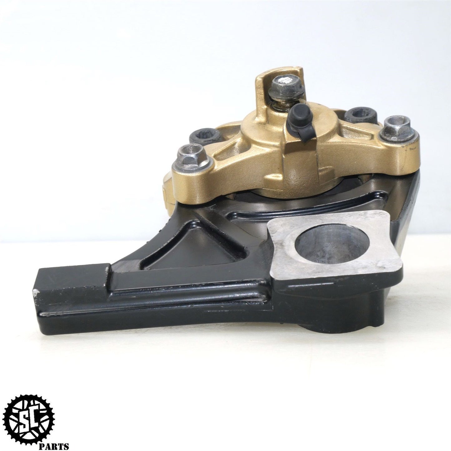 2004 2005 SUZUKI GSXR 600 REAR BACK BRAKE CALIPER BRACKET S51