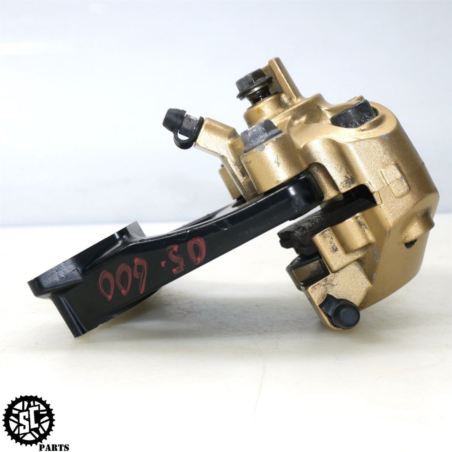 2004 2005 SUZUKI GSXR 600 REAR BACK BRAKE CALIPER BRACKET S51