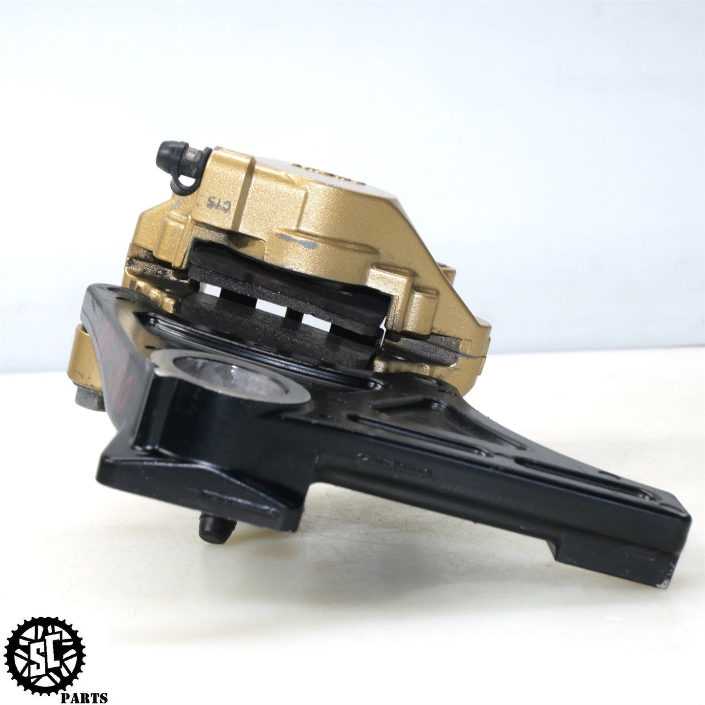 2004 2005 SUZUKI GSXR 600 REAR BACK BRAKE CALIPER BRACKET S51