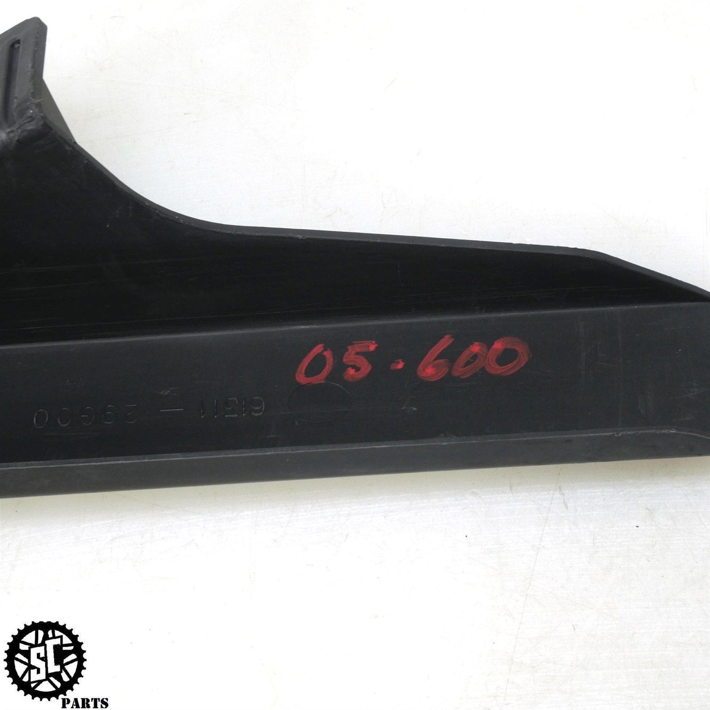 2004 2005 SUZUKI GSXR 600 CHAIN GUARD COVER 61311-29G00 S51