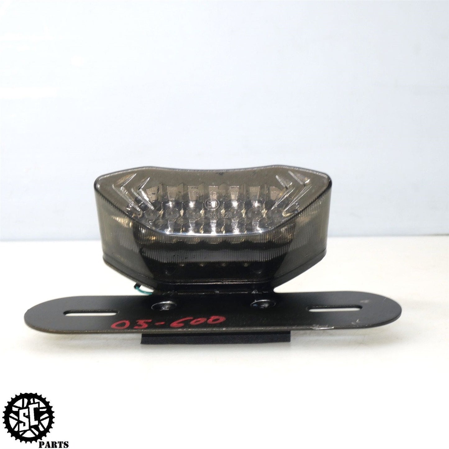 2004 2005 SUZUKI GSXR 600 REAR INTEGRATED TAIL BRAKE LIGHT BRACKET S51