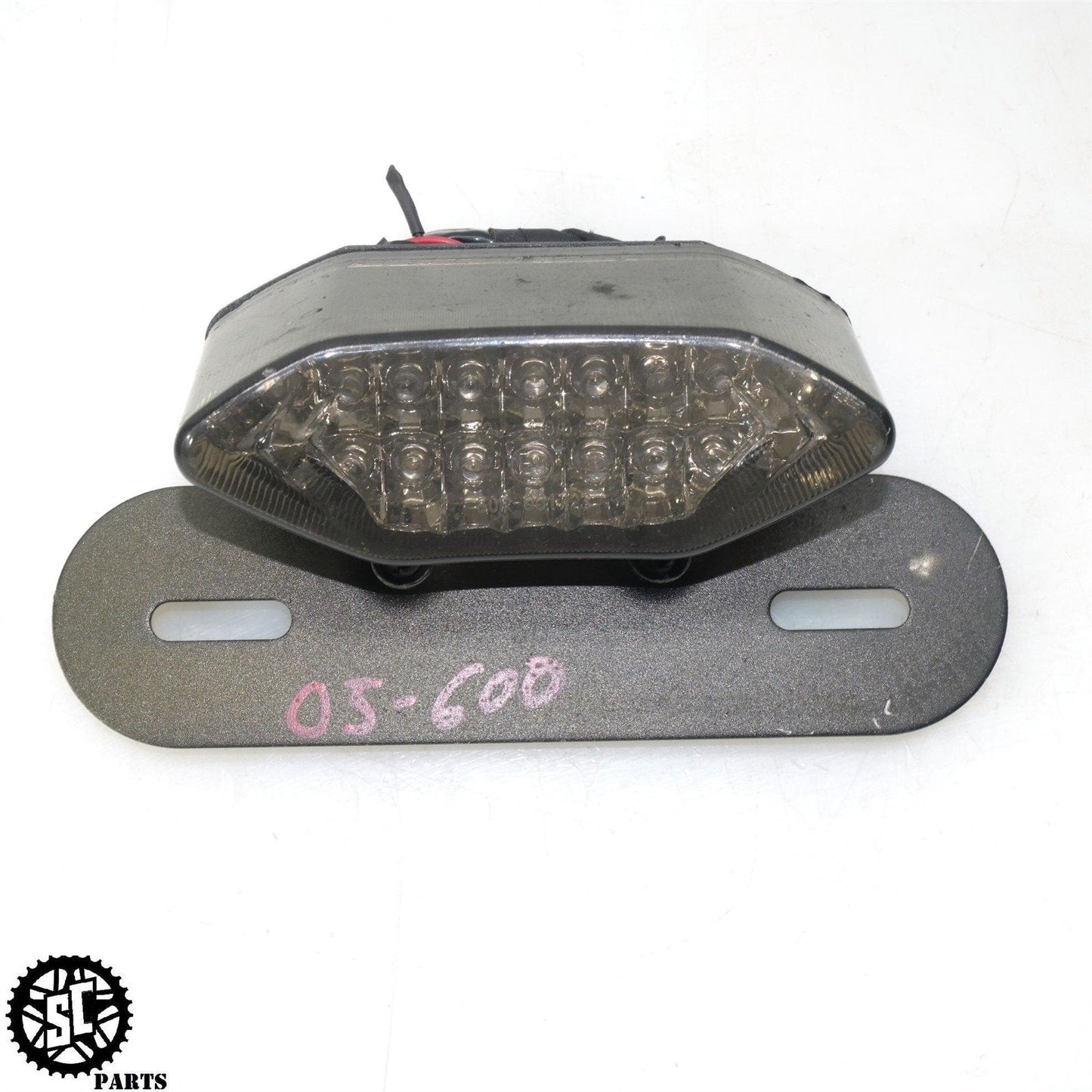 2004 2005 SUZUKI GSXR 600 REAR INTEGRATED TAIL BRAKE LIGHT BRACKET S51