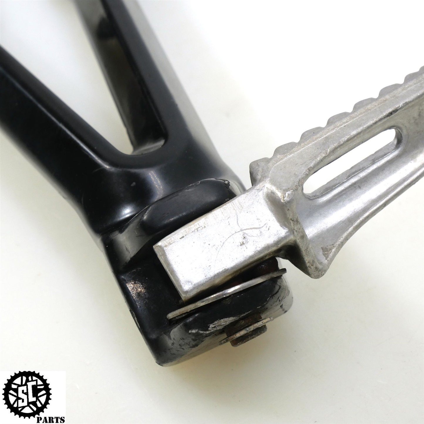 07-08 SUZUKI GSXR 1000 BACK REAR PASSENGER FOOT PEGS S52