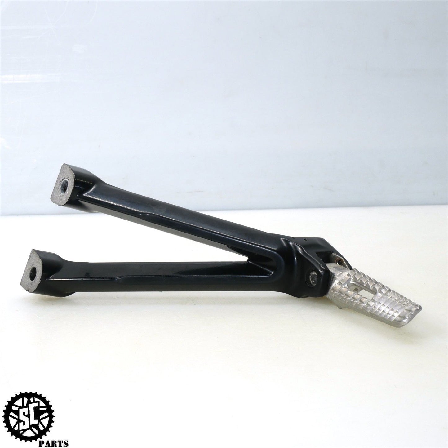 07-08 SUZUKI GSXR 1000 BACK REAR PASSENGER FOOT PEGS S52