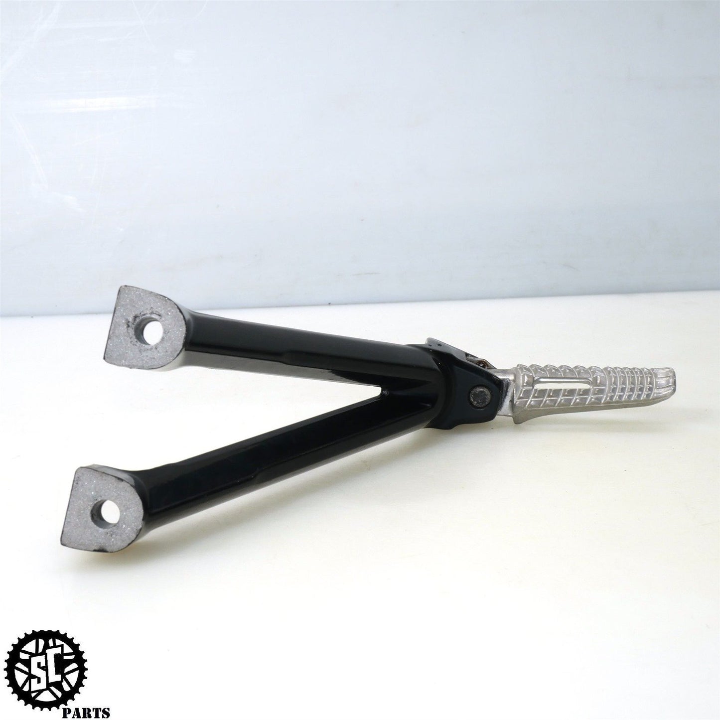 07-08 SUZUKI GSXR 1000 BACK REAR PASSENGER FOOT PEGS S52