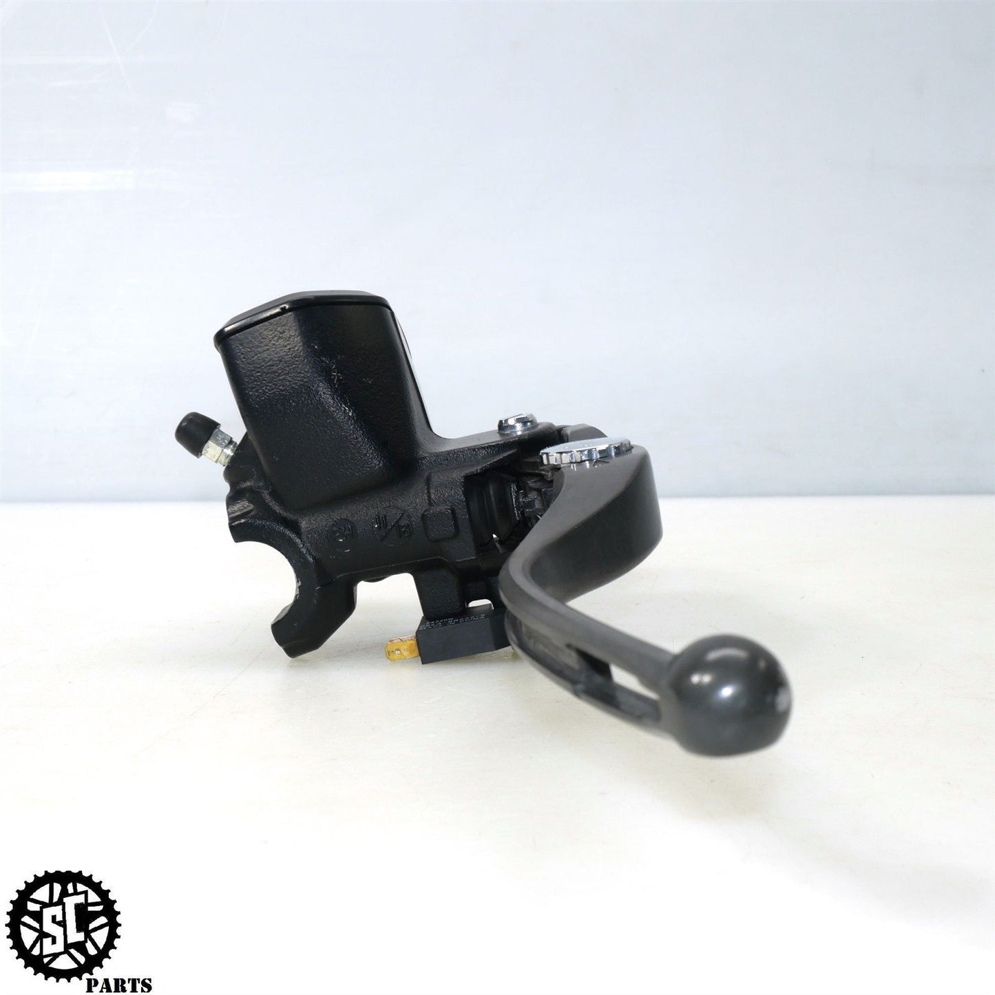 2022 2023 SUZUKI HAYABUSA FRONT BRAKE MASTER CYLINDER LEVER 59600-10LV2 S05