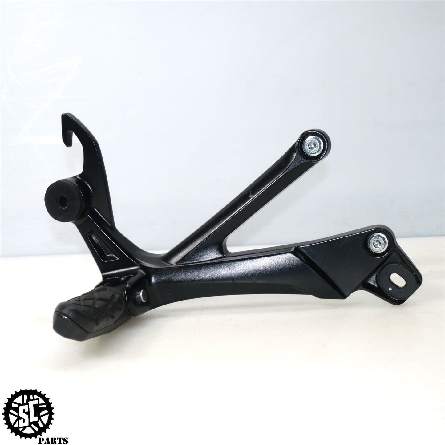 2022 2023 SUZUKI HAYABUSA REAR PASSENGER FOOT PEG BRACKET S05