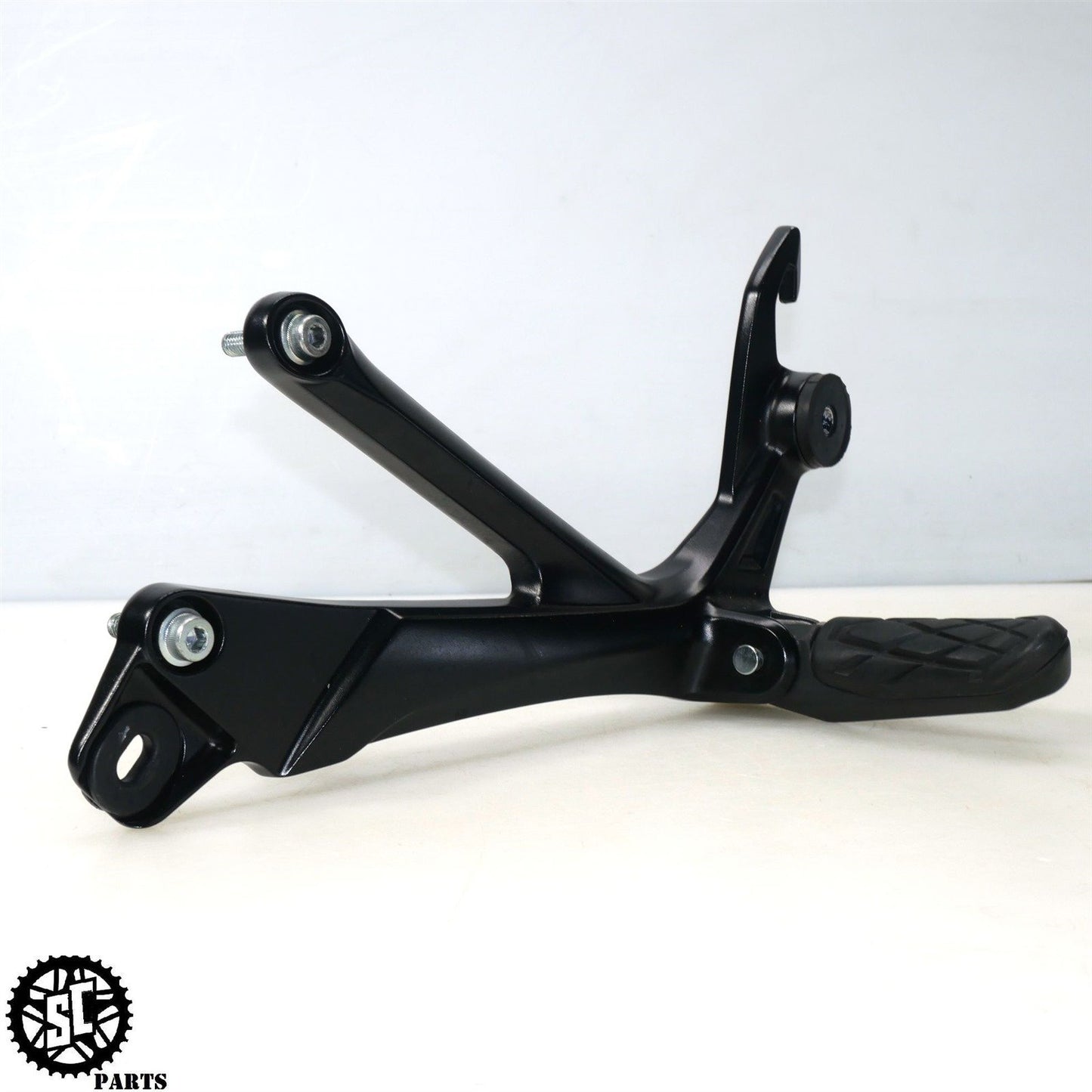 2022 2023 SUZUKI HAYABUSA REAR PASSENGER FOOT PEG BRACKET S05