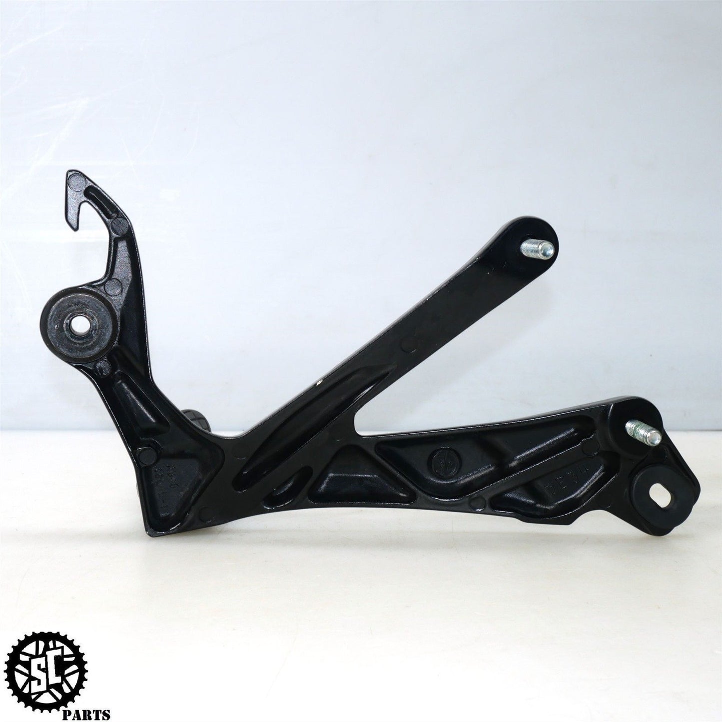 2022 2023 SUZUKI HAYABUSA REAR PASSENGER FOOT PEG BRACKET S05