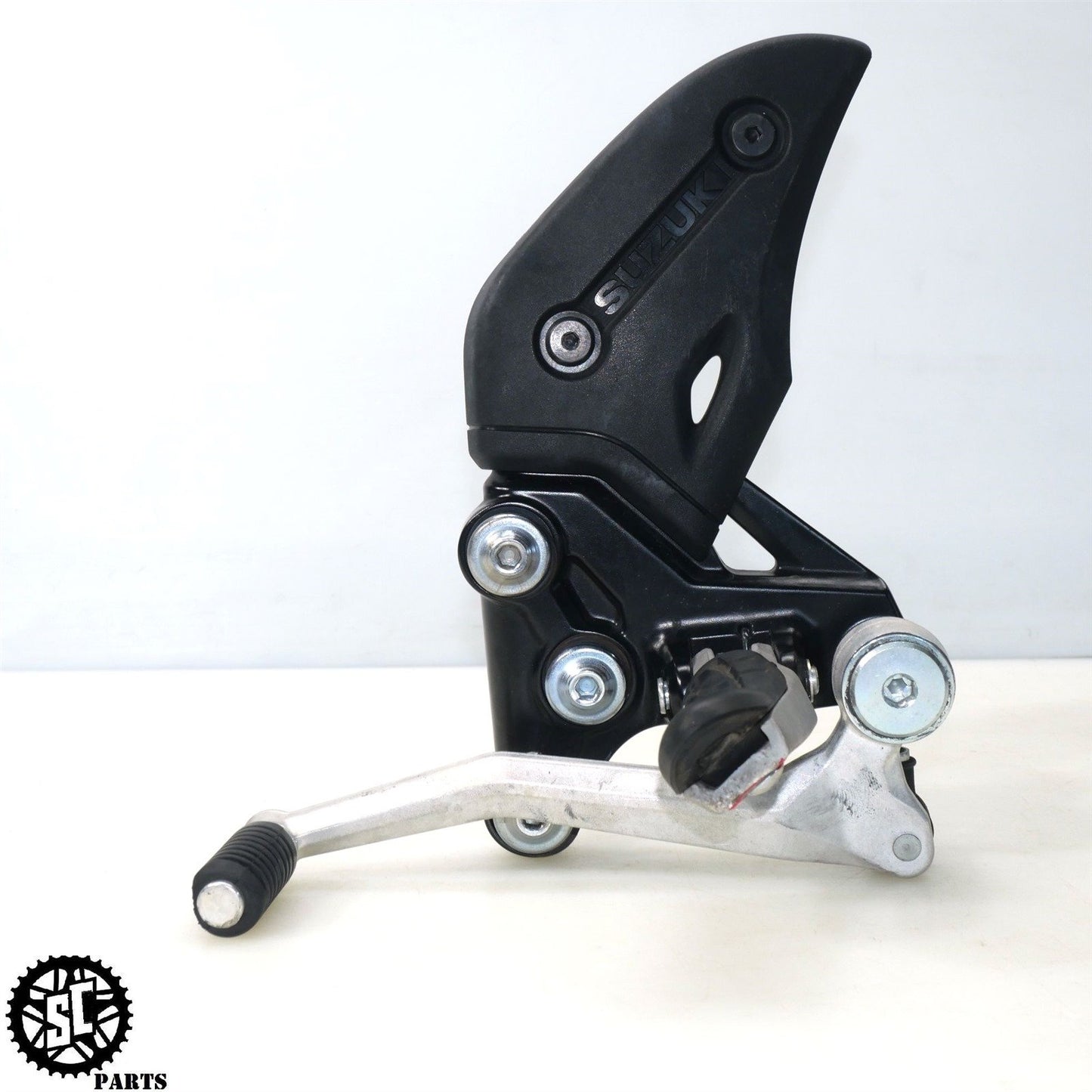 2022 2023 SUZUKI HAYABUSA LEFT REARSET FOOT PEG BRACKET SHIFTER 43521-10L00 S05