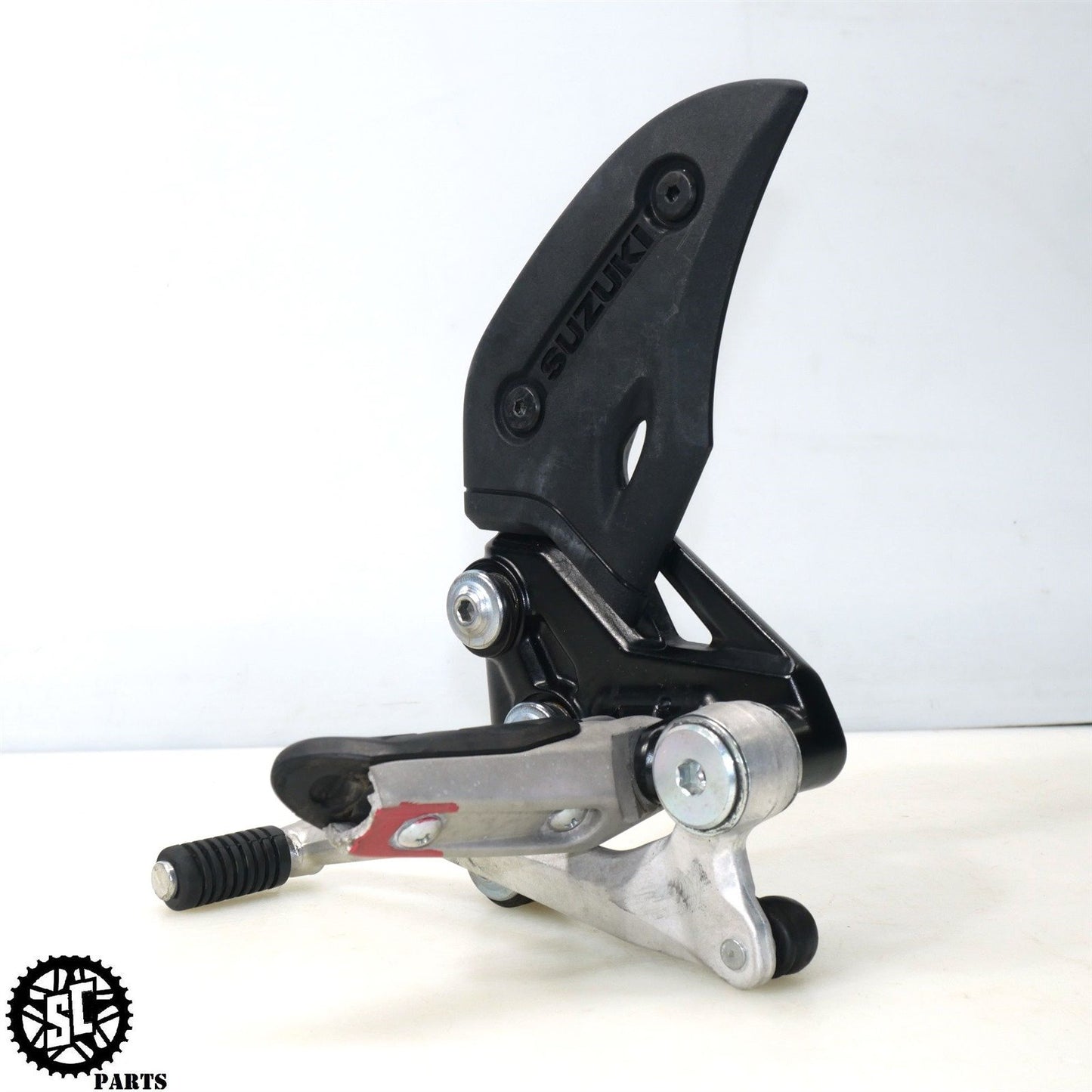 2022 2023 SUZUKI HAYABUSA LEFT REARSET FOOT PEG BRACKET SHIFTER 43521-10L00 S05