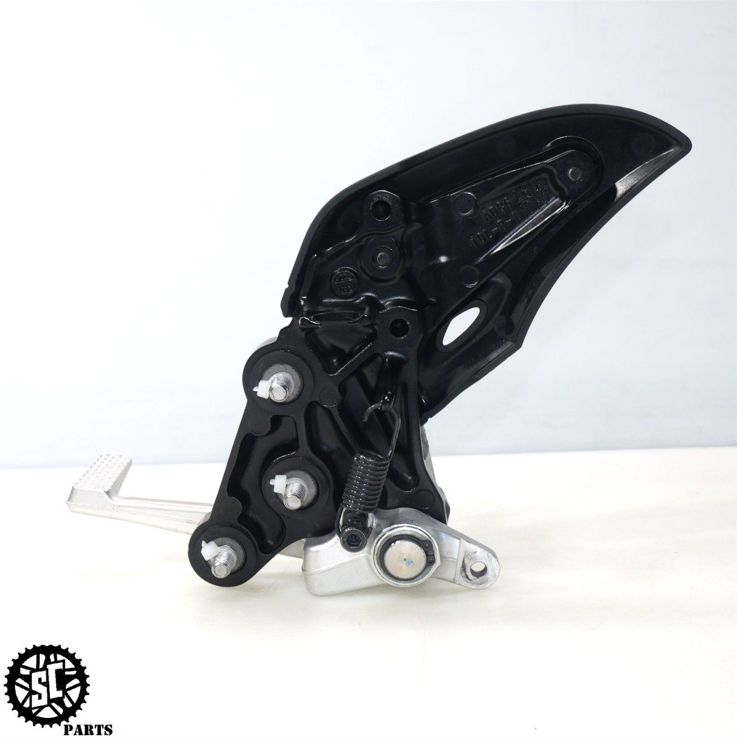 2022 2023 SUZUKI HAYABUSA RIGHT REARSET FRONT FOOT PEG BRACKET 43510-10L00 S05