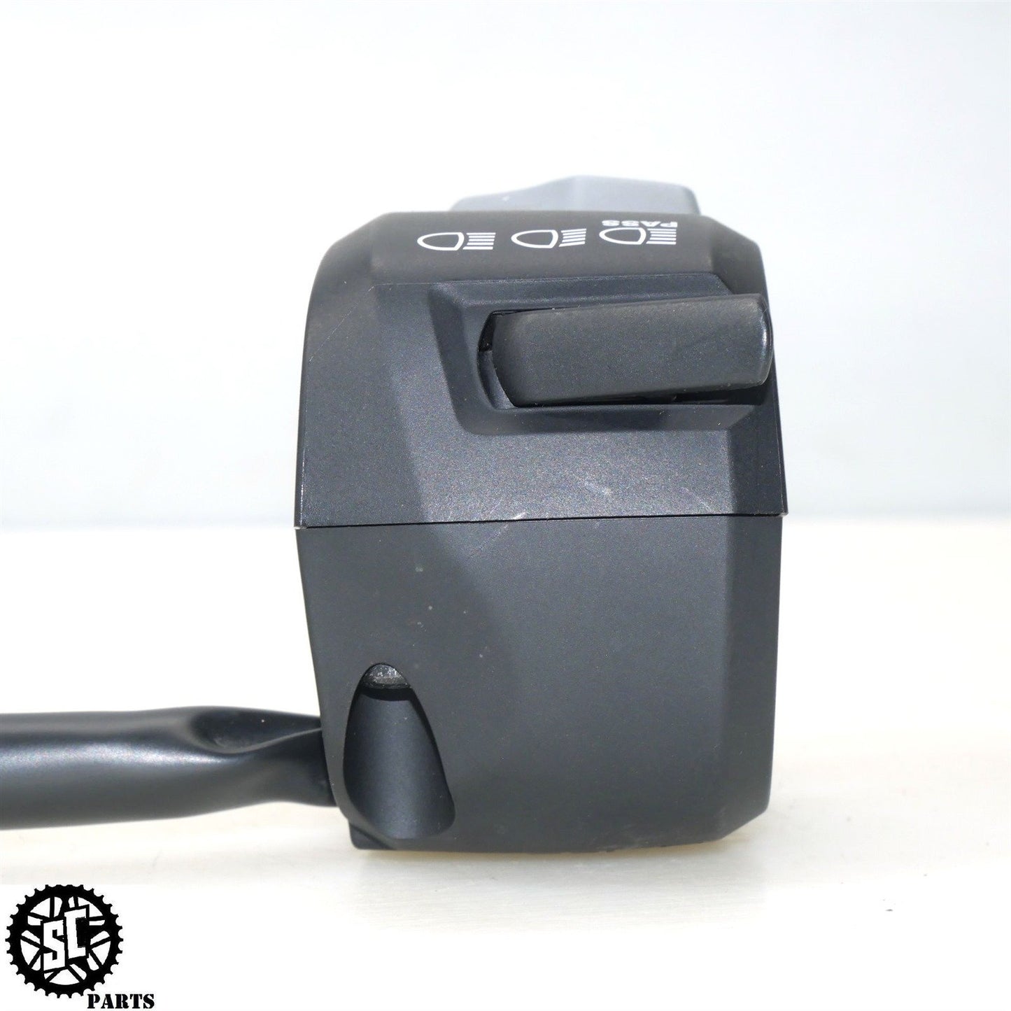 2022 22-24 SUZUKI HAYABUSA RIGHT CONTROL SWITCH 37400-10L00 S16