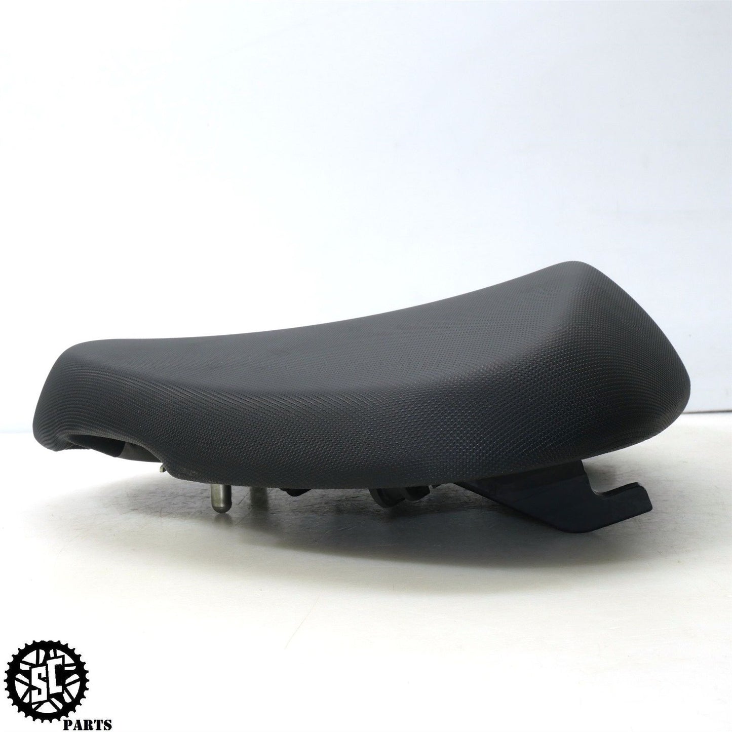 2022 22-24 SUZUKI HAYABUSA REAR PASSENGER SEAT 45300-10L02-QUZ S16