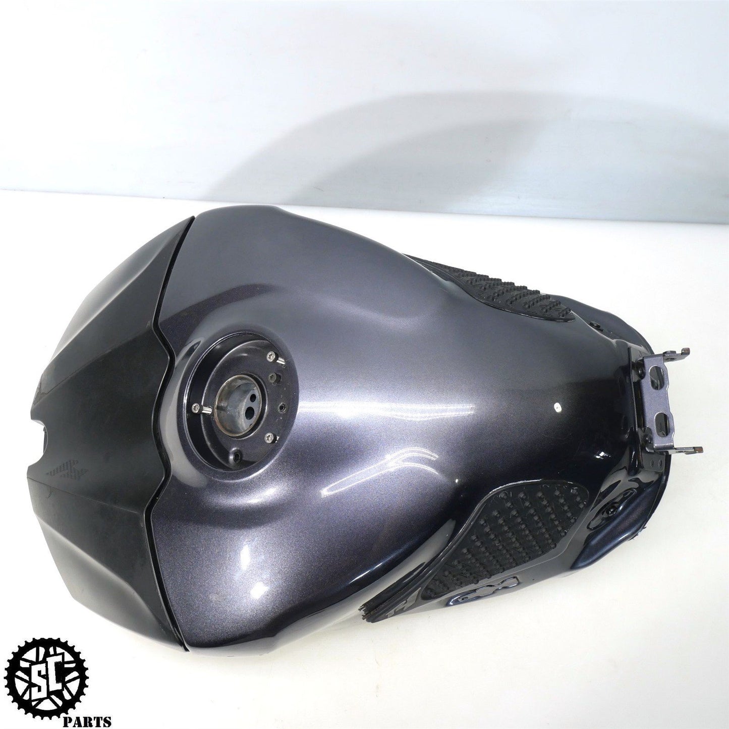 2007-2008 YAMAHA YZF R1 FUEL GAS TANK Y22