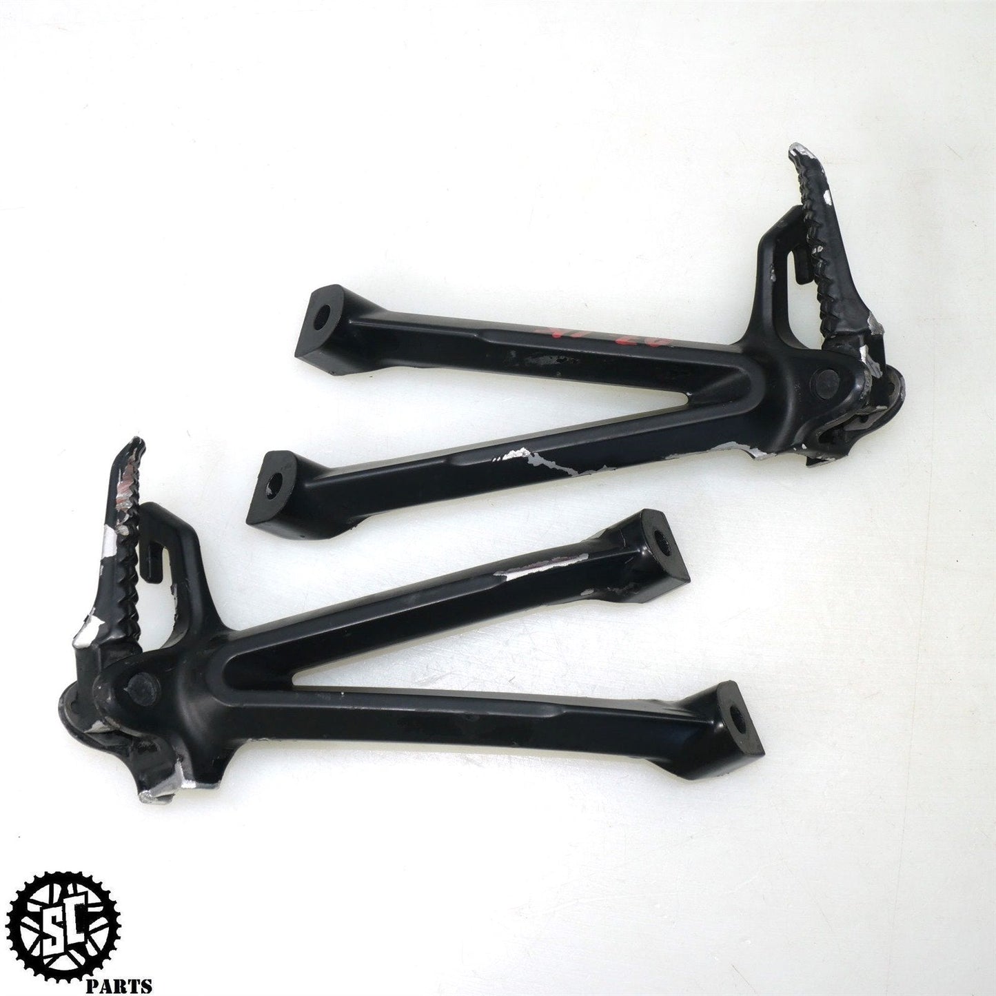 2007 2008 SUZUKI GSXR 1000 REAR BACK PASSENGER FOOT PEG BRACKET S72