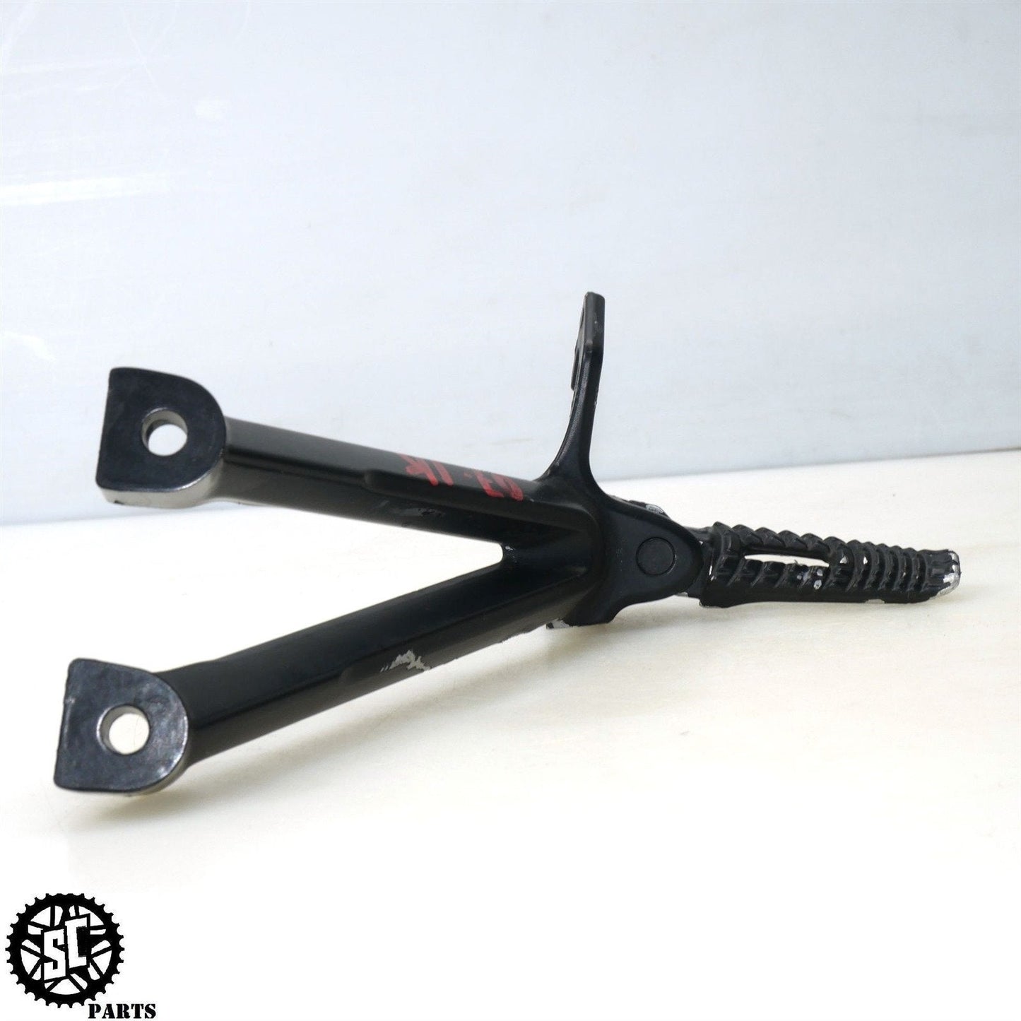 2007 2008 SUZUKI GSXR 1000 REAR BACK PASSENGER FOOT PEG BRACKET S72