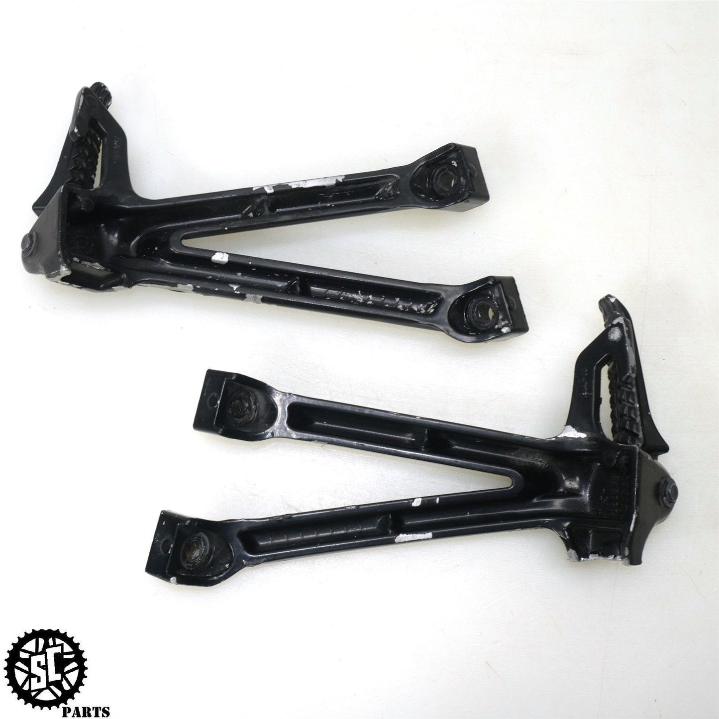 2007 2008 SUZUKI GSXR 1000 REAR BACK PASSENGER FOOT PEG BRACKET S72