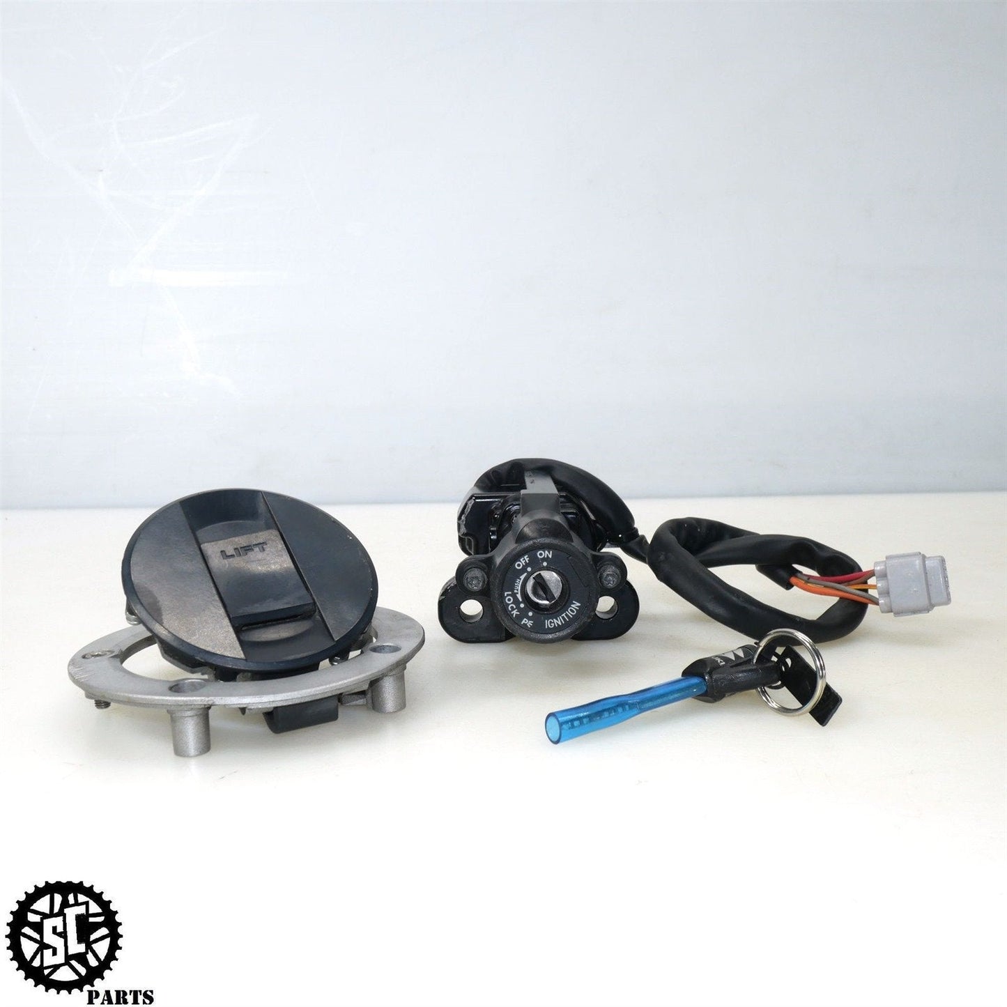 2018 SUZUKI GSXR 600 750 LOCK SET IGNITION SWITCH KEY S76
