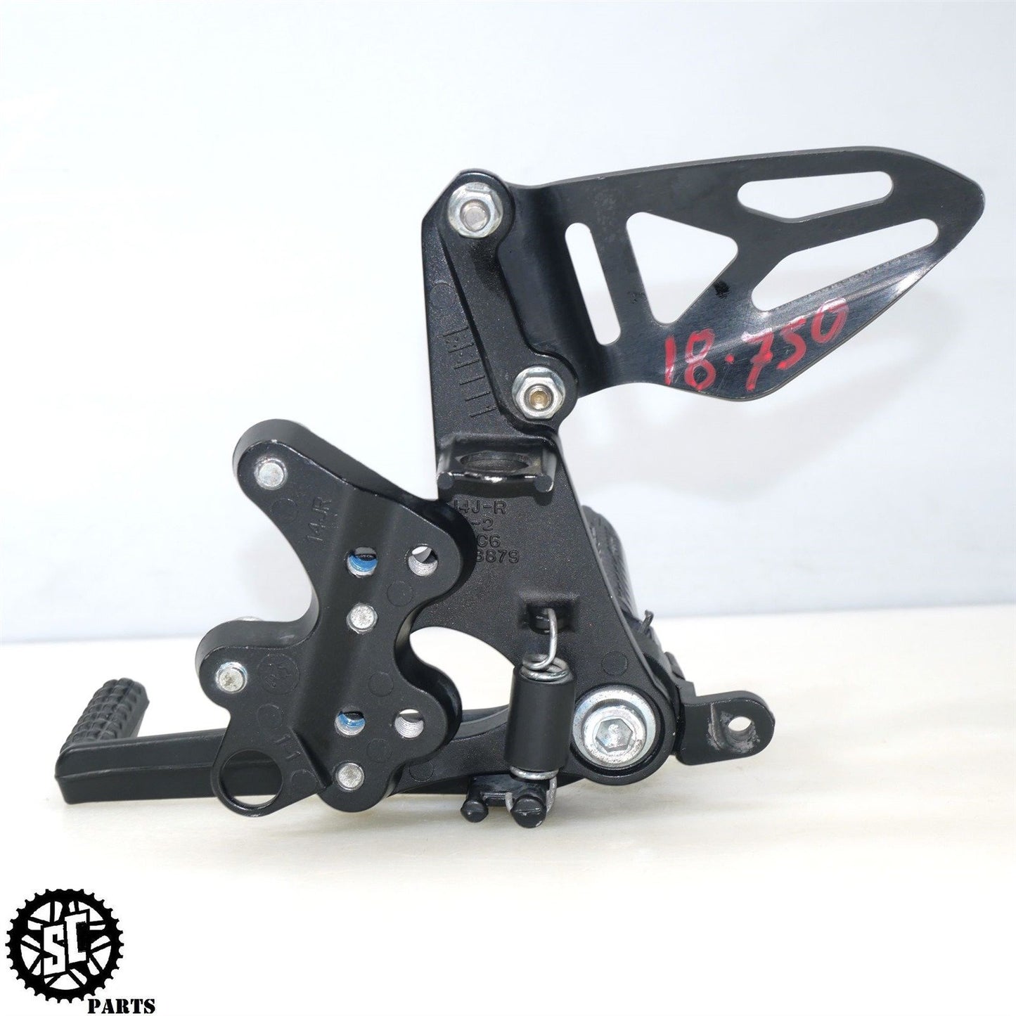 2018 SUZUKI GSXR 600 750 RIGHT REARSET FRONT FOOT PEG BRACKET S76