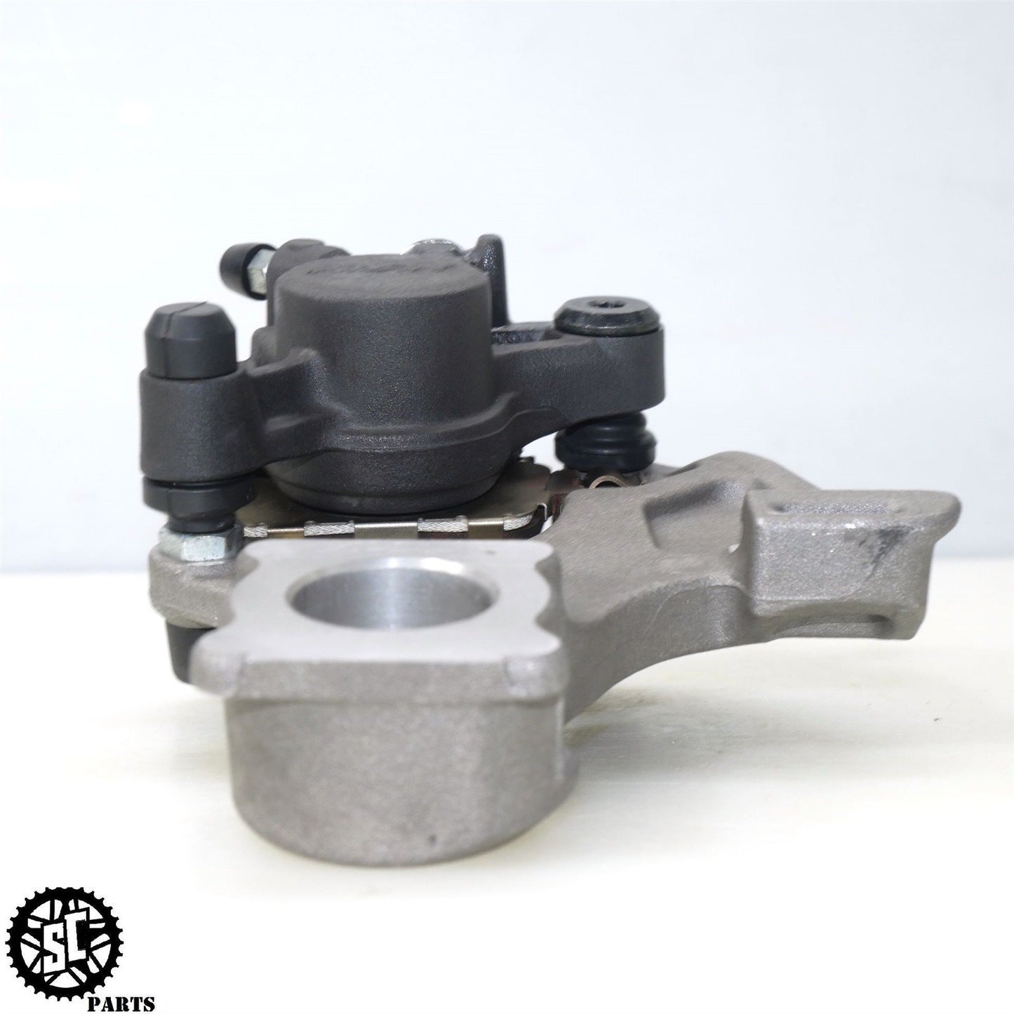 2018 SUZUKI GSXR 600 750 REAR BRAKE CALIPER BRACKET S76